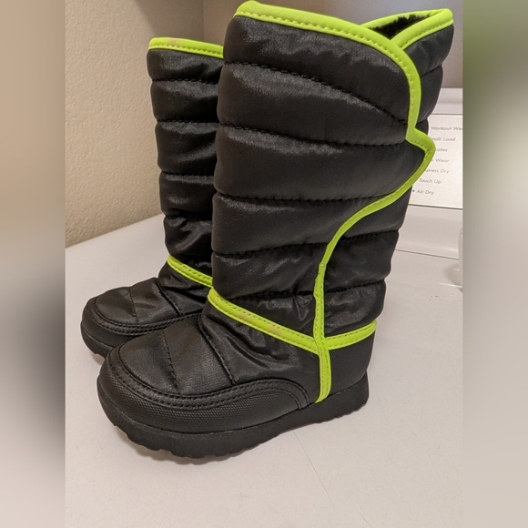 Rugged Outback kids snow boots - size 7 - Picture 1 of 6